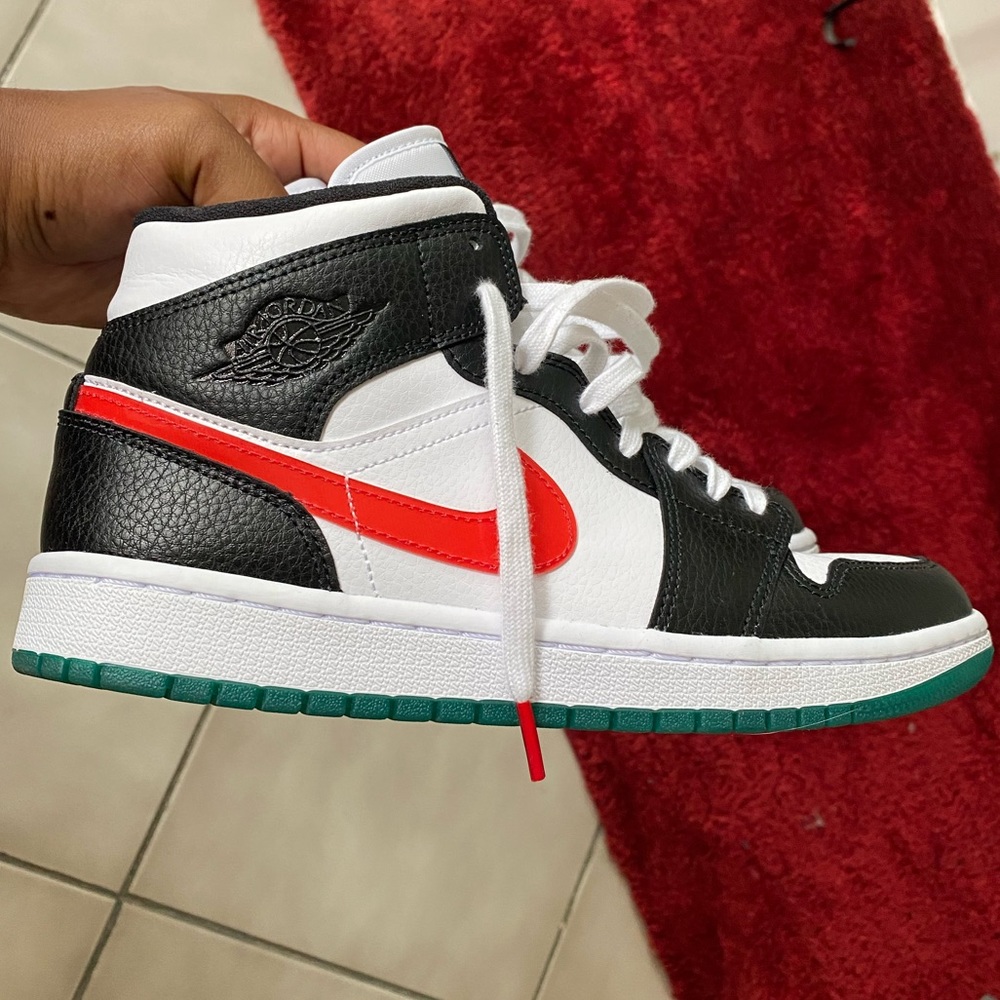 Nike Jordans RARE - Picture 3 of 8